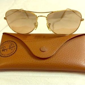 Perfect condition Gold Ray Ban “cockpit” Aviators